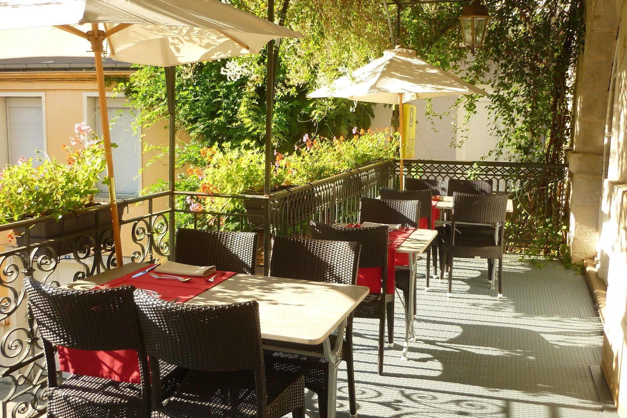 Logis Hotel Des Deux Forts Salins-les-Bains Exterior foto