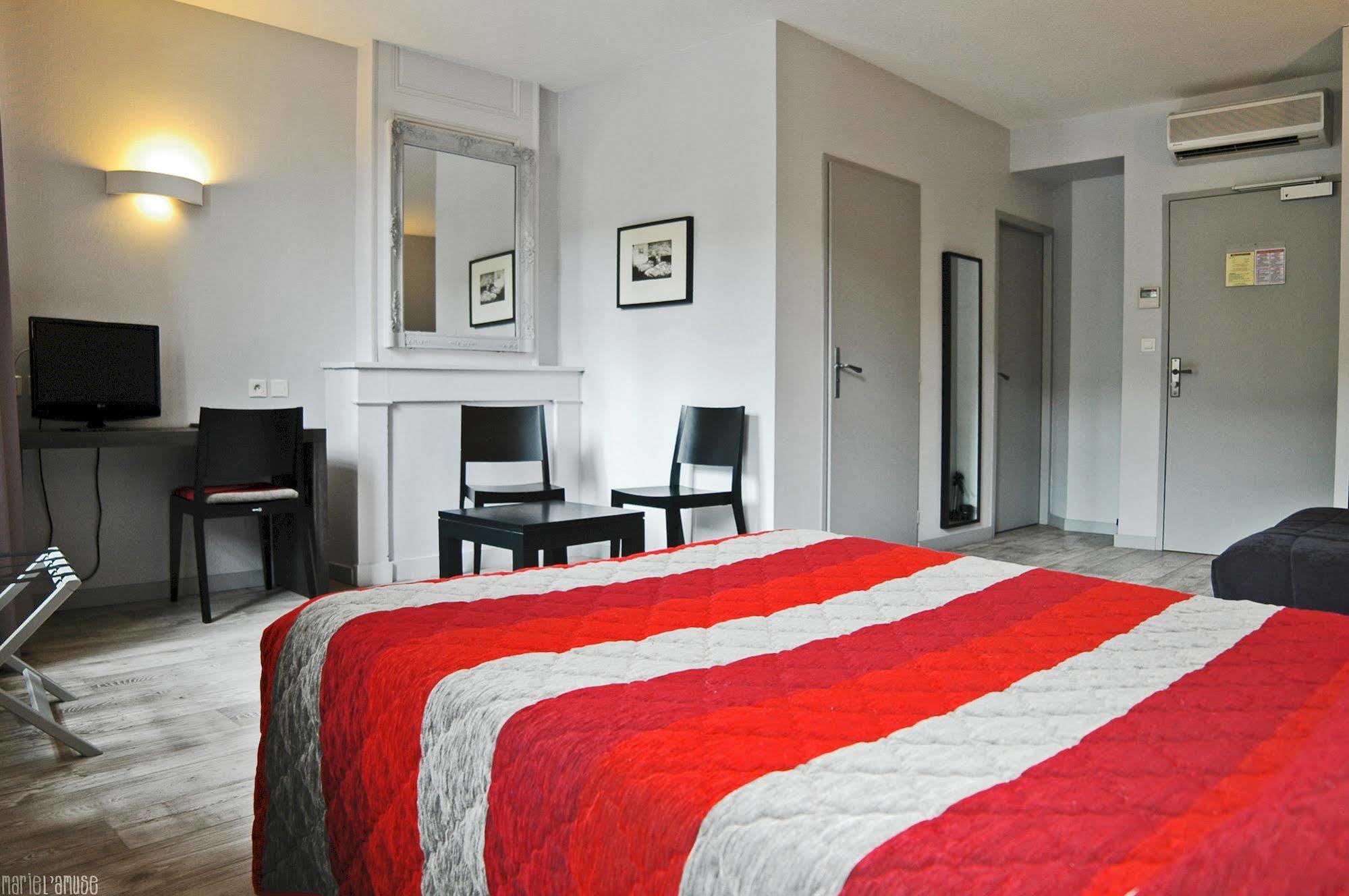 Logis Hotel Des Deux Forts Salins-les-Bains Exterior foto